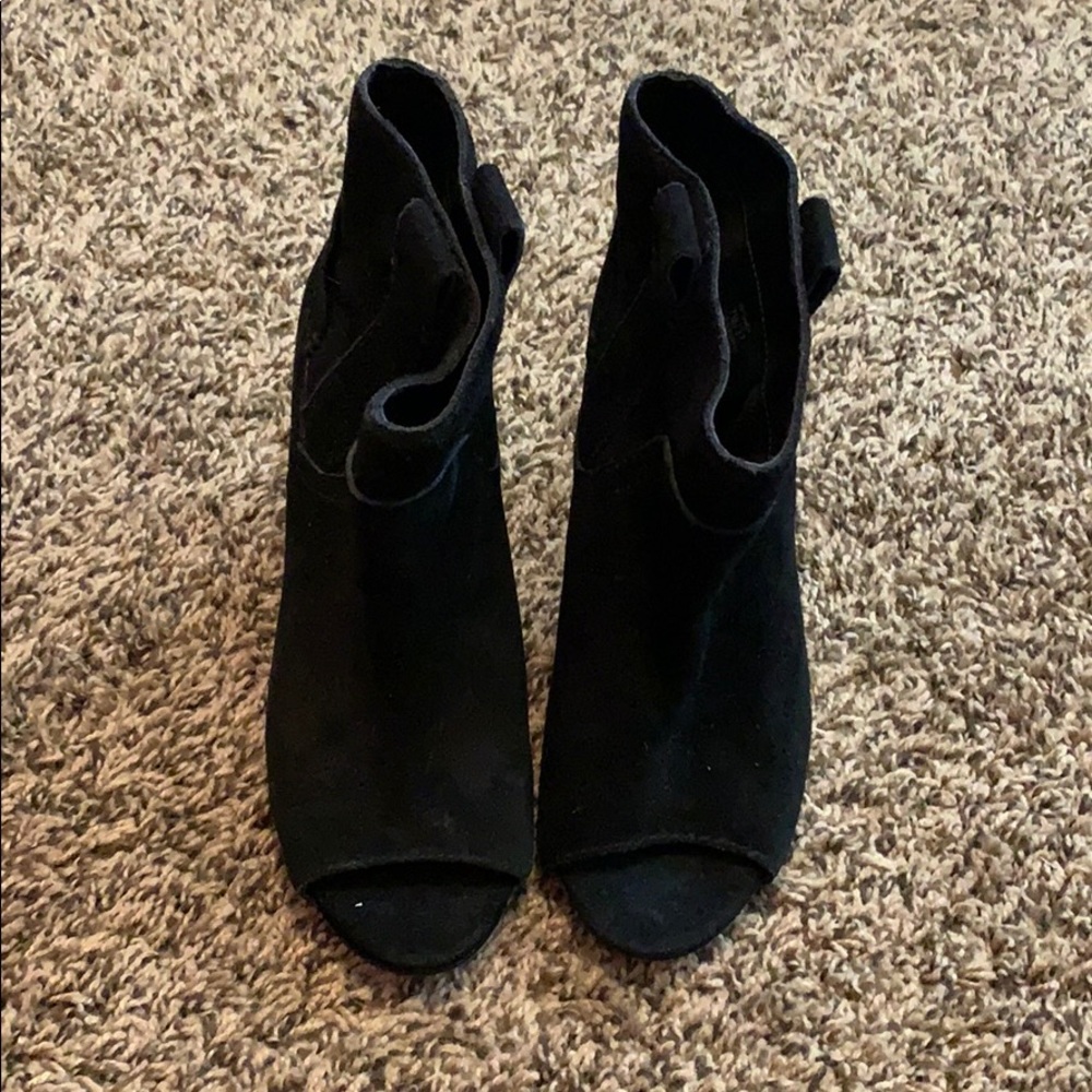 Shoes - Picture 2 of 2
